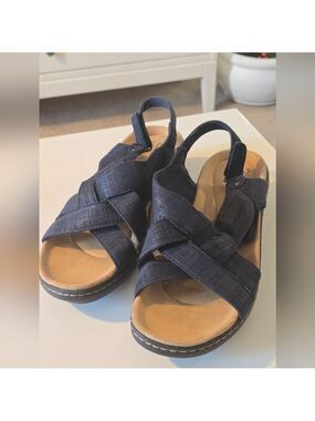 Clarks Navy Blue Strappy Sandals 9.5 Wide
